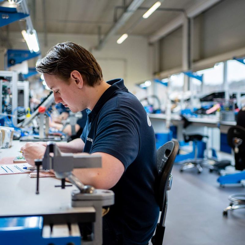 male_technician_production_hall_line