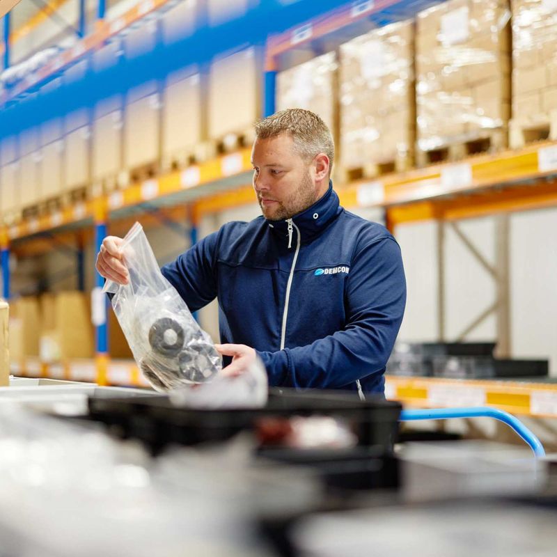 male_warehouse_employee_stock_component_chec