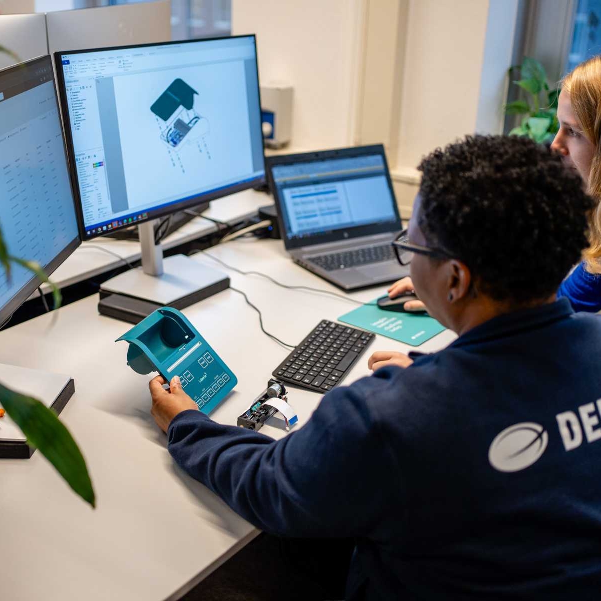 colleagues_office_desk_module_digital_sketch